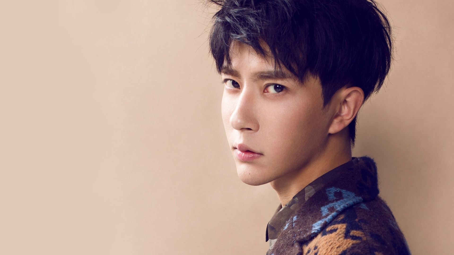 九游游戏中心-花样滑冰融合灯光与舞美提升视觉体验，花样滑冰混合项目