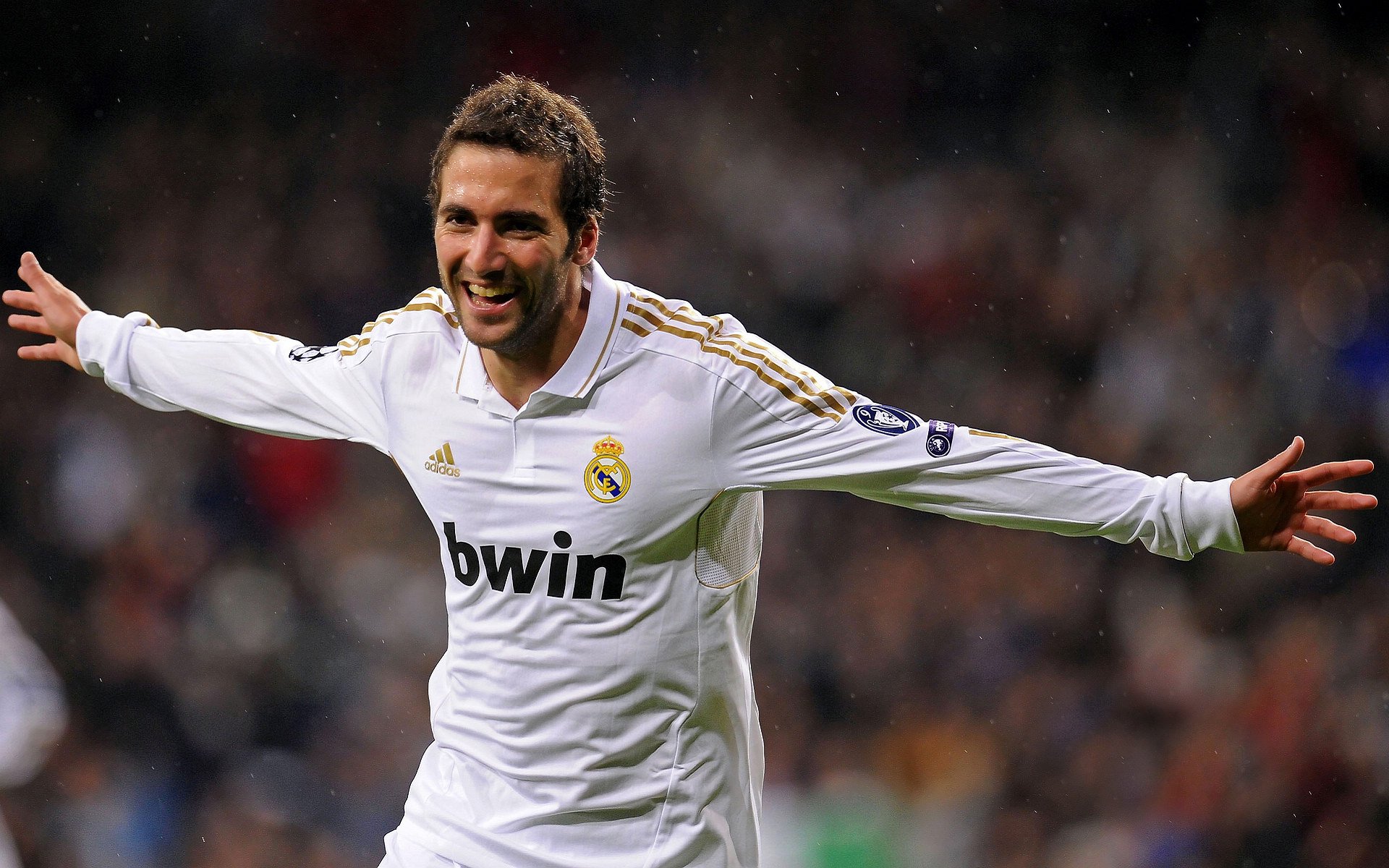 “中国足球运动员在欧洲赛场表现亮眼”，中国欧洲踢球球员