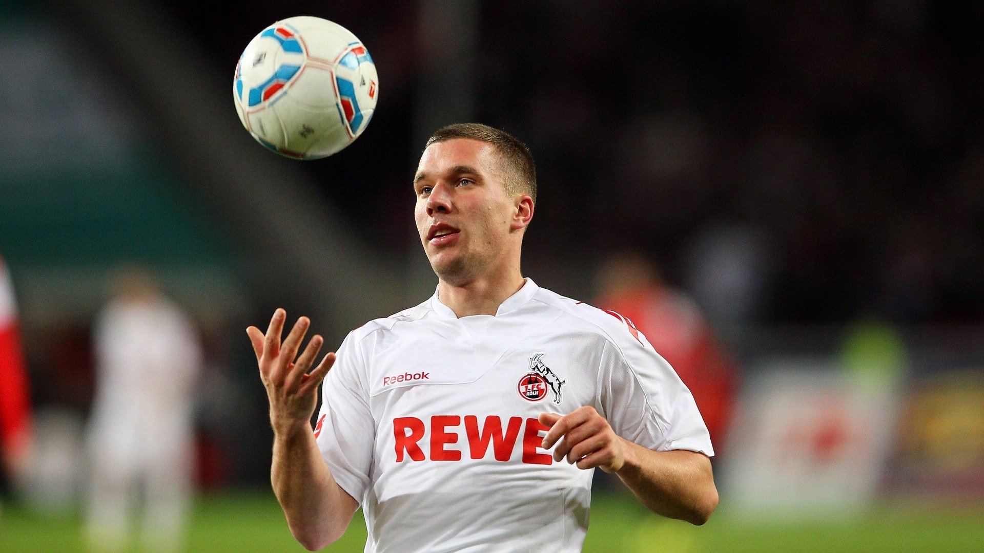 九游体育网页登陆-香肠派对“疯狂吃鸡”欢乐季开启新篇章，香肠派对吃鸡视频游戏解说